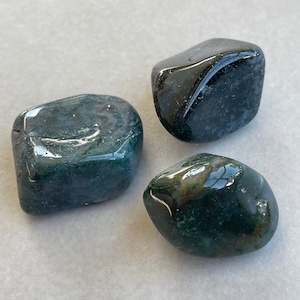 Products: Agate, Moss (Tumbled) - The Crystal People