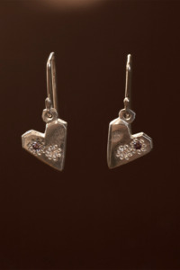 Accessories: Camille Paloma Walton Medium Sweetheart Earrings - Gems/Gold