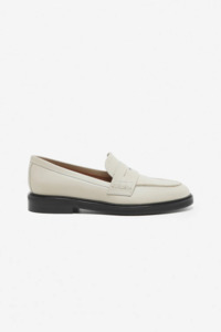 Flattered: Flattered Sara Loafer - Creme