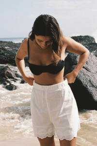 Commonplace Essentials: Commonplace Essentials Alba Short - White