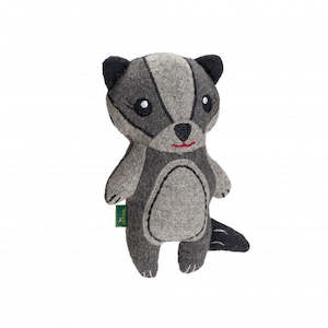 Play: Fyn Badger Wool Dog Toy