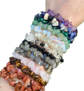 Gemstone Jewellery: Adjustable Crystal Chip Bracelet