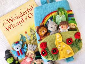 The Wizard of Oz - Yellow Brick Road Playbag & Finger Puppet Set