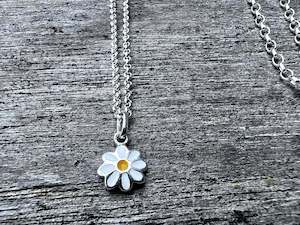 Pendant: Daisy Pendant and Chain Set