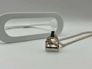 MEDIUM+ Stirrup Pendant with Jumping Horse and Rider