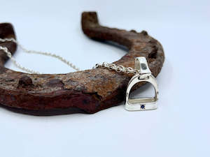 LARGE Stirrup Pendant | 1 Gemstone