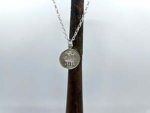 Pakuranga Hunt Pendant with Chain