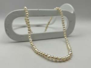 Freshwater Pearls with Parrot Clasp | 4-4.5mm