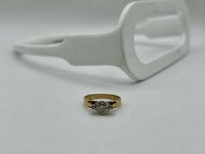 9ct Yellow Gold Cluster Diamond Ring | Preloved