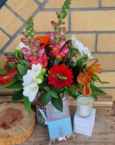 Products: Bright Sweet and Scented Fresh Flowers and Gift Set NZ