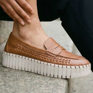 Flats 1: DJANGO & JULIETTE BROGANY DARK TAN