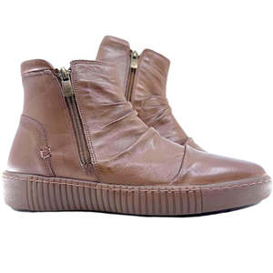 Boots: CABELLO WINNIE TAN