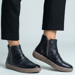 Boots: CABELLO WINNIE BLACK