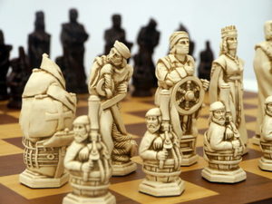 Chess: Berkeley Chess Christopher Columbus Chessmen Russet Brown