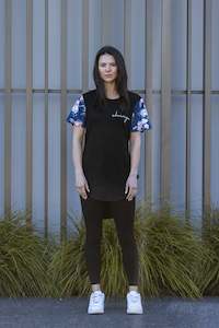 T-shirt: SKYLAR LIORA TEE