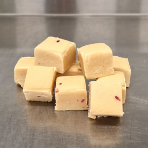 simple: Coconut & Raspberry Fudge - 150g