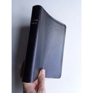 Rarotongan Cook Island Maori: Cook Island Maori (Rarotongan) Bible Black Im/Lth