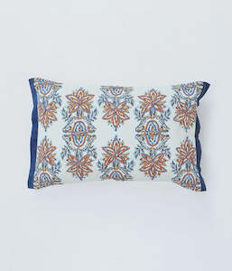 Cushions: Eadi Cushion