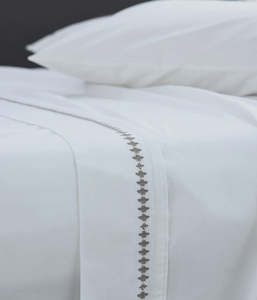 Bed Linen: Bee Sheet Set - King - Taupe