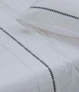 Bed Linen: Bee Sheet Set - Queen - Ink