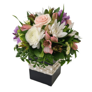 Mothers Day Flowers Giftbaskets Christchurch: Cottage Flowers