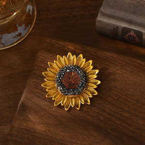 Brooches: Elidi Sunflower Brooch