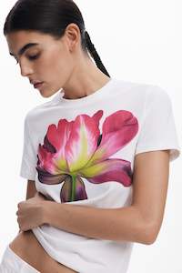 Desigual: Desigual White T-Shirt with Pink Flower