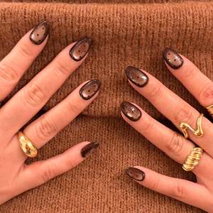 Short: Espresso Dots