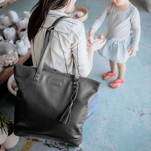Change: Arch Luxe Nappy Bag Vegan Leather Black