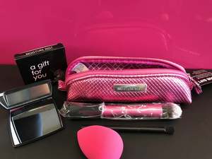 Pink makeup case and brush set - Moisture Mist