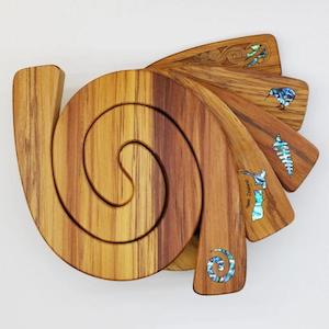 Tablemat: 2 in 1 Rimu Tablemat with Paua Inserts