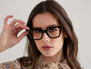 Mia Reading Glasses in Black
