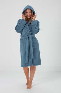 Baksana: Halle Robe