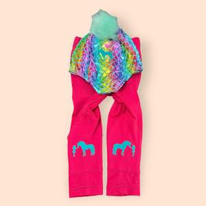 Peekaboo: Hat cover and jodhpurs set