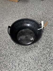 Feed buckets
