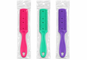 Grooming And Turnout: Plastic razor comb