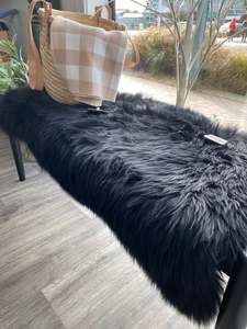 Interiors Homewares: New Zealand Longwool Sheepskin Single rug