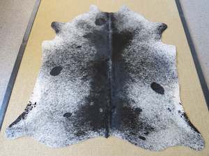 Medium Cowhides: Cowhide Medium - Black & White salt + pepper