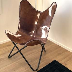 Butterfly Chair: Butterfly Chair - Dark Brown + White Cowhide with black frame