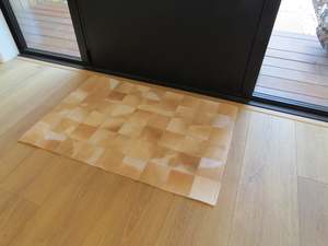 Indoor Patchwork Cowhide Doormat Rug – Soft Tan + White