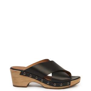 Kathryn Wilson: Calabasas Slide ( Black )