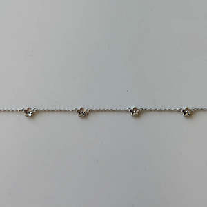 Jewellery: DAISY CHAIN BRACELET - Silver
