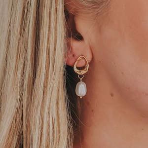 Jewellery: PEARL DROP EARRINGS