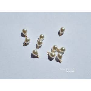 Pearl Teardrop Charm - 10 pc