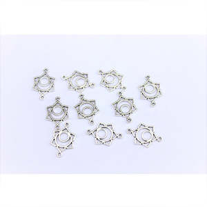 Discontinued: Z2. Silver Flower Connector Charm