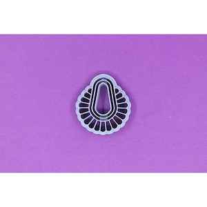 Decorative Detailed: 20. Decorative Scalloped Round Cutter with Cutout