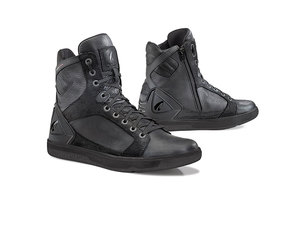 Products: Forma Hyper Black Boots - Colton's Motor Vehicle Company LtdColton's Motor Vehicle Company