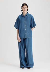New Arrivals Women: BOYFRIEND SHIRT, CHAMBRAY