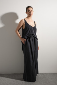 Products: Basis Pant | Black Linen/Cotton