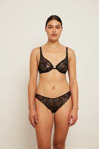 Gift Guide: The Teardrop Bra | Black